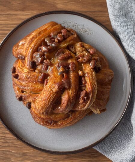 Butterscotch and Pecan Knot